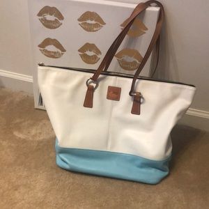 Totes the best tote- Dooney and Bourke she wrote❤️